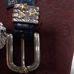 Brighton horseshoe buckle black medium.